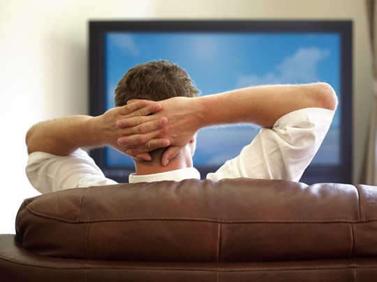6 bi quyet giup ban khong moi mat khi xem ti vi